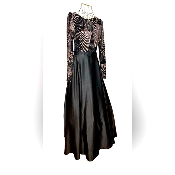 Betsy & Adam Black & Gold Long Sleeve Glitter Gianni Maxi Gown w/ Pockets Size 4 - Picture 2 of 16